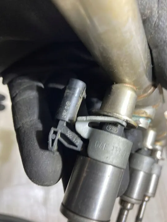 Kraftstoffrail Einspritzdüsen Set 04C133320F Skoda Octavia Mk3 image 3