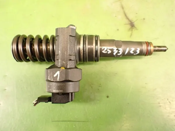 Inyector de combustible OEM 038130073F para VW Passat B5 image 2