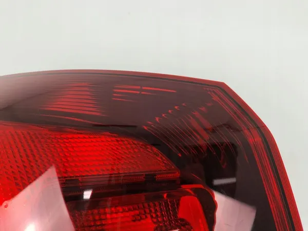 OPEL ASTRA J IV KOMBI VÄNSTER BAKLJUS 09-15 image 4