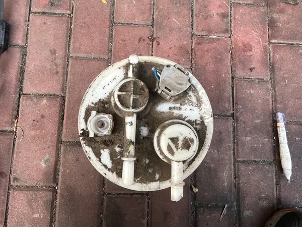 Polttoainepumppu Toyota Avensis T25 2.0 VVTI 058030F001 image 5