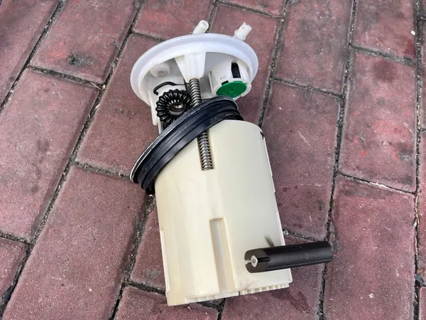 Polttoainepumppu Toyota Avensis T25 2.0 VVTI 058030F001 image 6