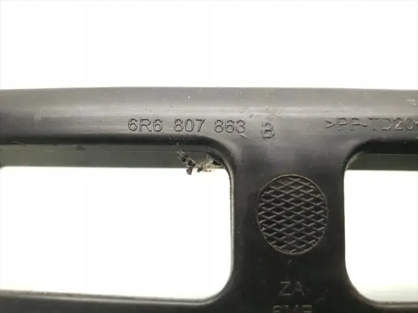 Suporte de para-choque traseiro VW Polo 2015 6R6807863B image 5