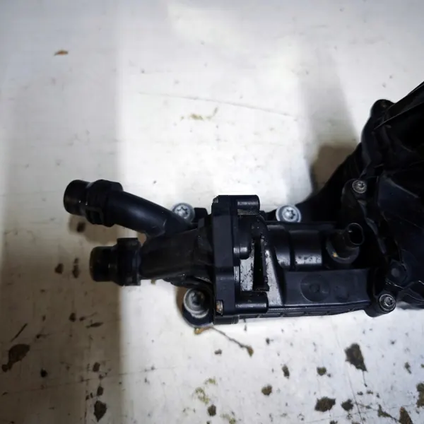 Boîtier thermostat Skoda Superb OEM 05L121111Q image 3