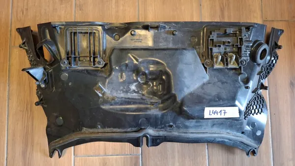 Mercedes W205 Schottwandabdeckung OEM A2056207501 image 2