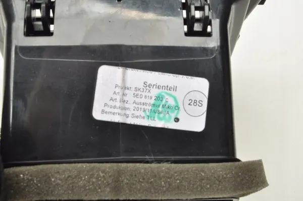 Ilmastointihila OEM 5E0819203C Skoda Octavia III:lle image 5