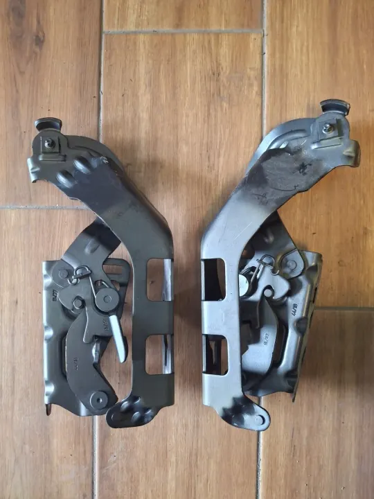 Charnière de Capot Mercedes W205 Gauche/Droite OEM A2058800828 image 2