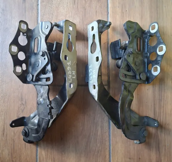 Charnière de Capot Mercedes W205 Gauche/Droite OEM A2058800828 image 5