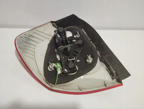 Luz Trasera Derecha BMW 1 E87 2007–2011 OEM BMW 63210432623 image 3