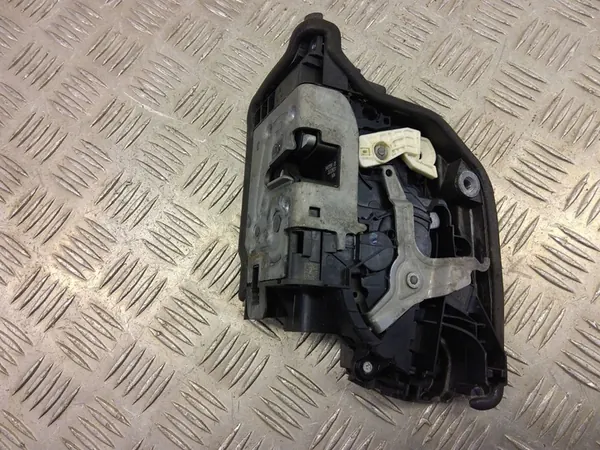 Linke Vordertürschloss BMW G01 image 3