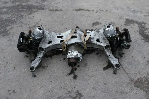 Viga suspensão traseira XC70 - Peça OEM image 2