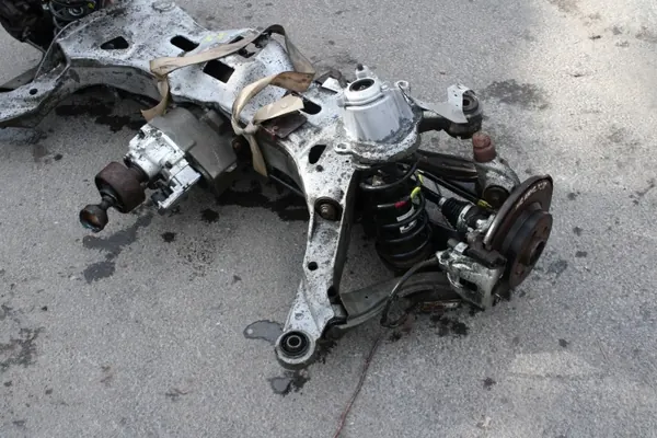Viga suspensão traseira XC70 - Peça OEM image 3