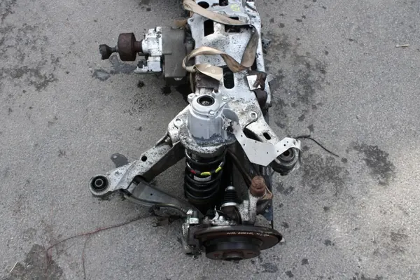 Viga suspensão traseira XC70 - Peça OEM image 4