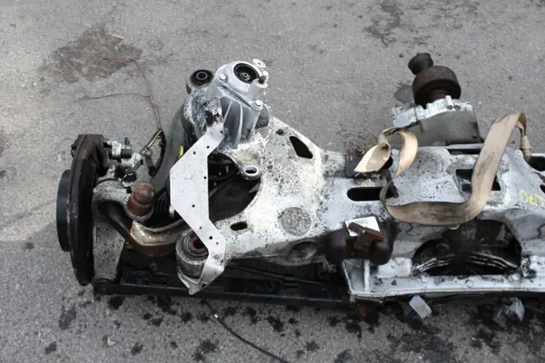 Viga suspensão traseira XC70 - Peça OEM image 5