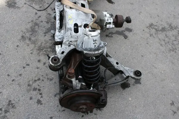 Viga suspensão traseira XC70 - Peça OEM image 7
