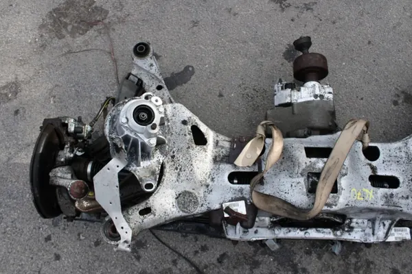 Viga suspensão traseira XC70 - Peça OEM image 9