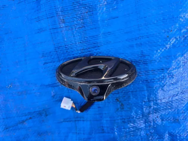 Hyundai i30 N Achtercamera Embleem OE 87311-G4100 image 2