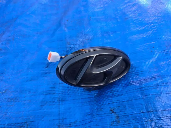Hyundai i30 N Achtercamera Embleem OE 87311-G4100 image 3