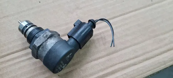 Sensor de riel de inyección OEM 057130764H Audi image 3
