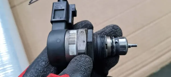 Sensor de riel de inyección OEM 057130764H Audi image 6