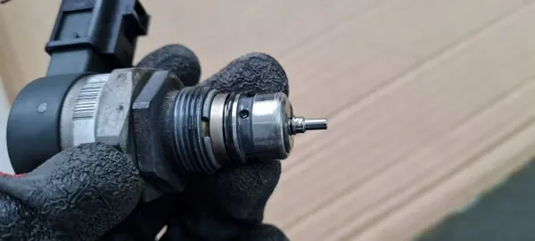 Sensor de riel de inyección OEM 057130764H Audi image 7