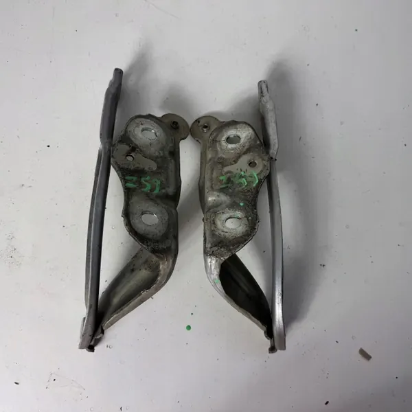Paire de charnières capot OEM JPF5E0823302 Skoda Octavia III image 2