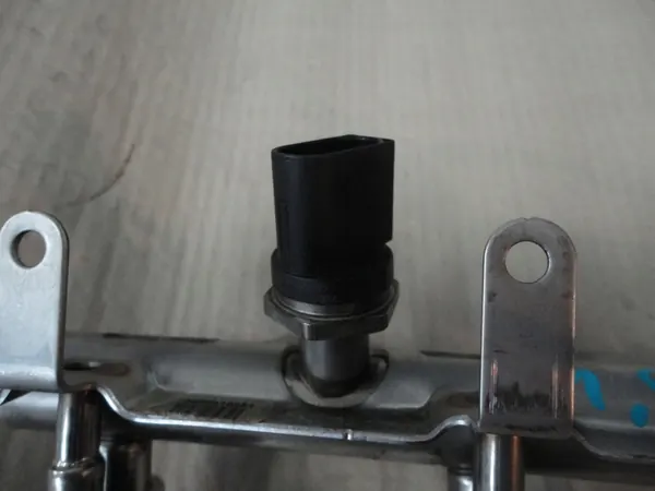 Iniettore carburante 1.8 TSI CDA VW Audi Seat Altea XL image 9