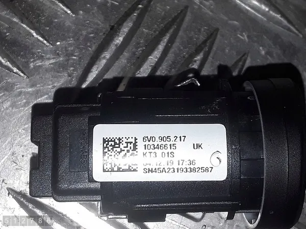 Skoda Fabia 2020 Strömbrytare 6v0905217 image 4