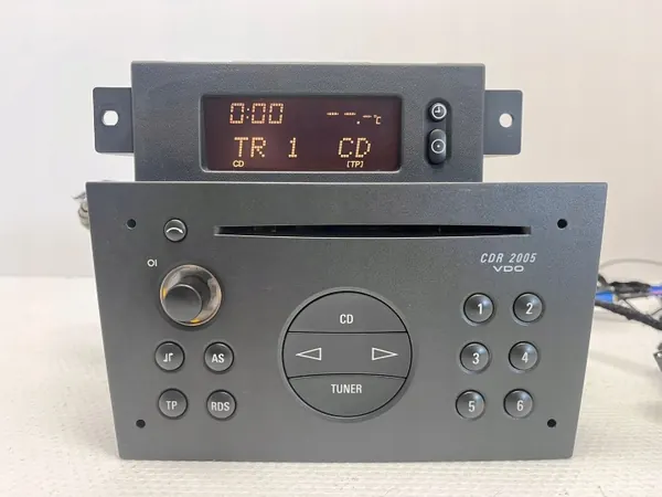 Opel OEM 13138246 CDR2005 UY8 Radio CD-soitin image 2