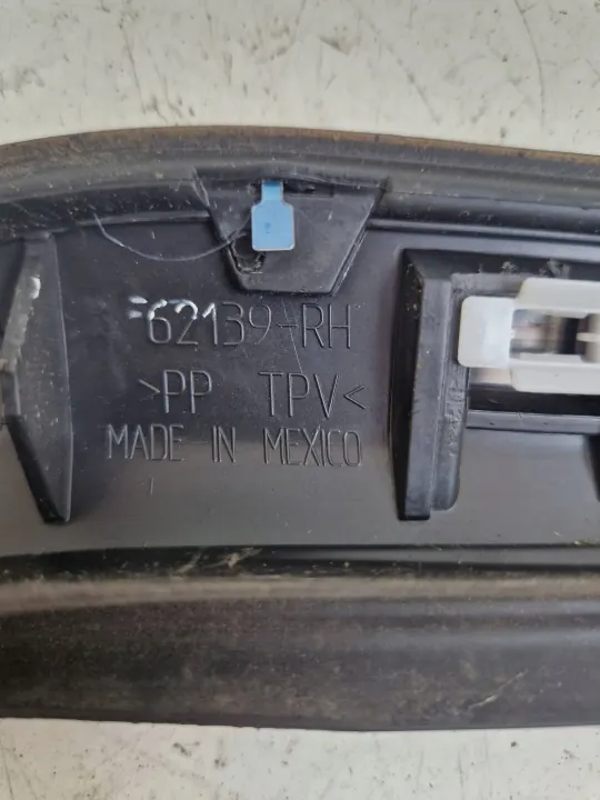 Jeep Compass Heckfenster-Dichtung OEM 62139RH image 6