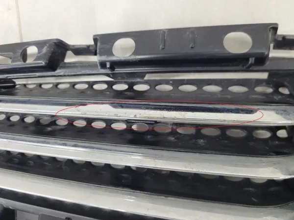 Höger grillfäste OEM 13DSSB3010AG Dodge RAM 3500 image 4