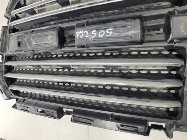 Höger grillfäste OEM 13DSSB3010AG Dodge RAM 3500 image 5