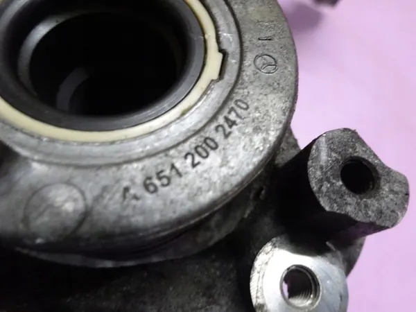 MERCEDES W205 2.2 CDI Water Pump A6512006001 image 6