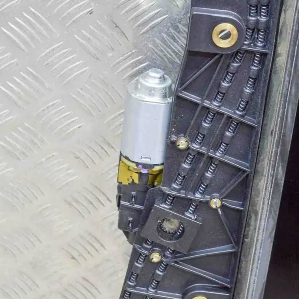 Maserati Ghibli Schiebedach OEM 6097 - Gebrauchtes Originalteil image 3