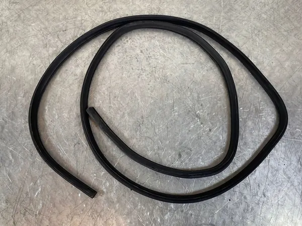 2024 Nissan X-Trail T33 Vedação da porta dianteira FOB53690 image 3