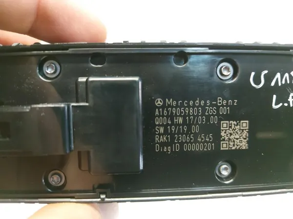 Linker voorraam schakelaar Mercedes CLA W118 2023 A1679059803 image 3