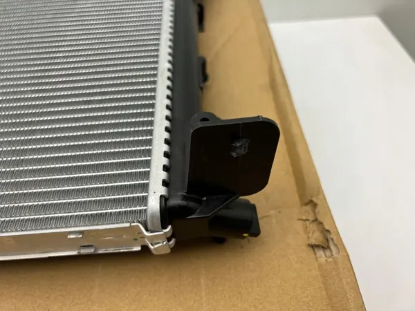 Radiador de agua RENAULT TRAFIC III 2.0 OEM image 4