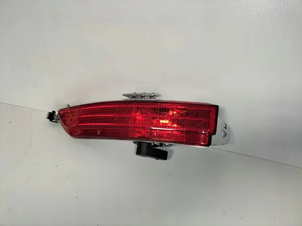 Luz antiniebla trasera izquierda OEM 7P6945701F VW Touareg II image 3