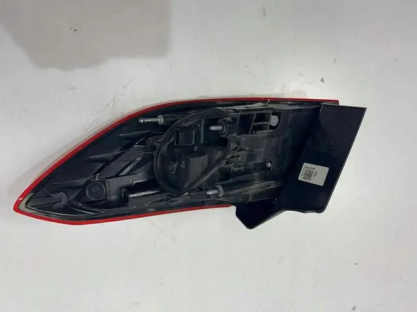 Luz trasera izquierda Opel Astra K 5 Kombi image 4