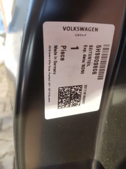 Panel Lateral Derecho Golf VIII OEM 5H9809606 - Usado image 3