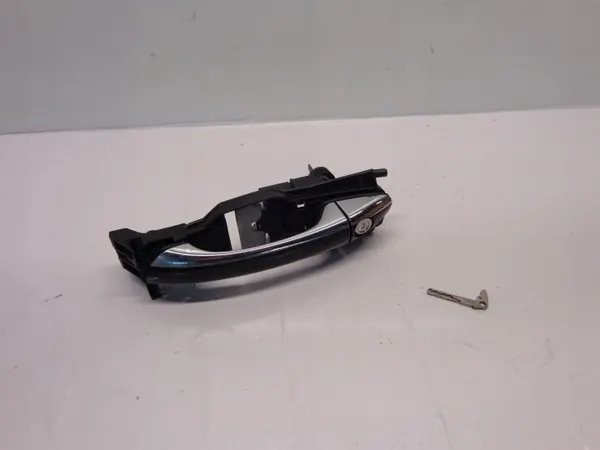 Mercedes C W203 Sedan Vänster Fram Dörrhandtag OEM image 2