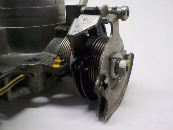Corps de papillon Honda Accord 7 OEM 136800-2041 image 8