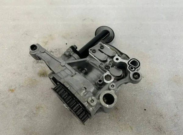 Begagnad oljepump OEM 04L145208T för 2.0 TDI VW/Audi/Skoda image 3