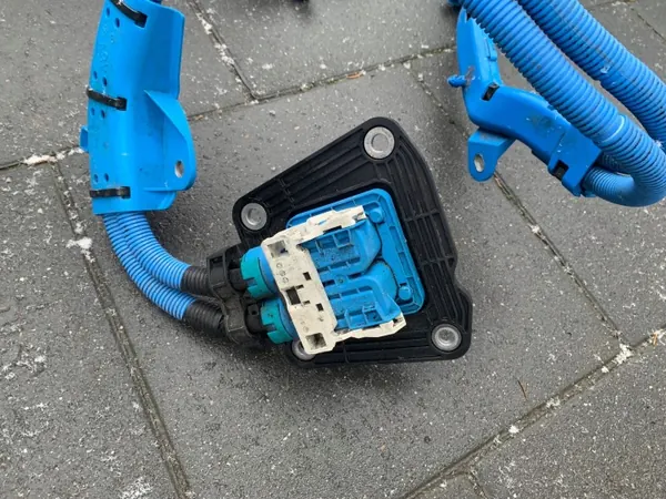 Câble hybride 48V OEM L8B2-14A099-LB pour Range Rover image 5