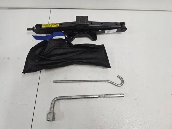 Clé de roue Honda OEM EDRFGTRFEDRFGTHYGTRFE image 2