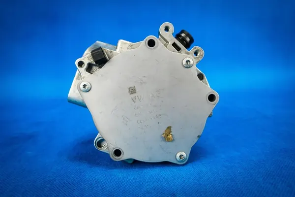 Imupumppu Audi S3 A6 VW 06L145100B image 4