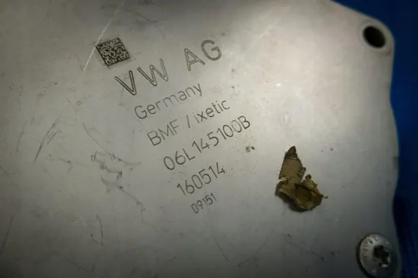 Imupumppu Audi S3 A6 VW 06L145100B image 5