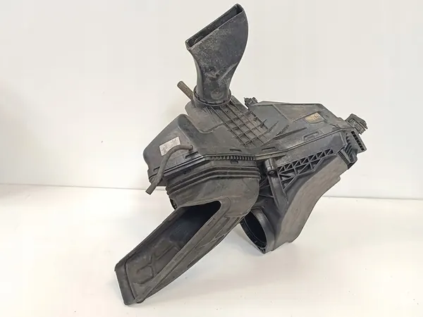 AUDI A4 B8 A5 8T 2.0 TDI Ilmansuodattimen Kotelo 8K0133835AD image 2