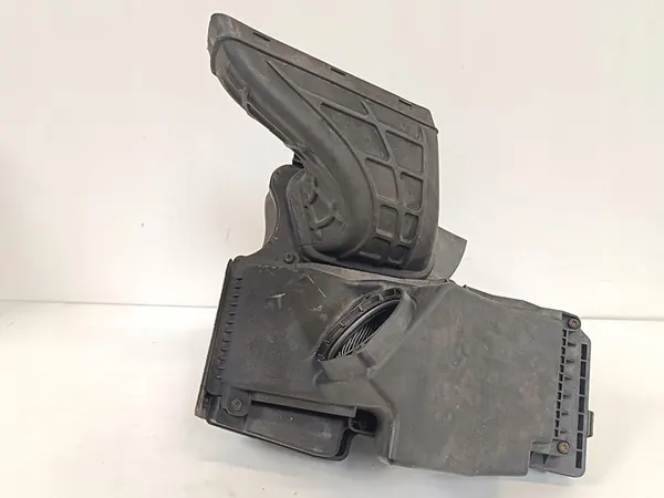 AUDI A4 B8 A5 8T 2.0 TDI Ilmansuodattimen Kotelo 8K0133835AD image 3