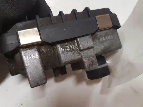 Actuador Turbo Mercedes OEM 6NW008412 - Usado image 8