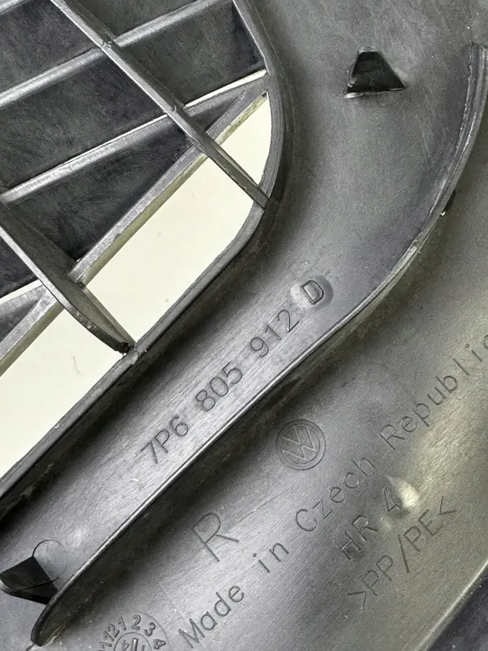 Front Right Wheel Arch Cover VW Touareg II 10-18 OEM image 3